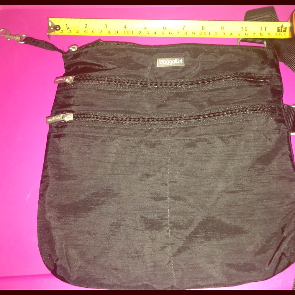 Baggallini small zip travel crossbody RFID NWOT
